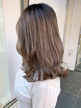 アイティー バイ アルバム 中野店(IT by ALBUM) グレージュミディ_外ハネボブセクションカラー_ba392111