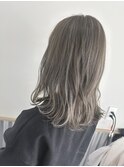 オリーブベージュ×ハイライトカラー