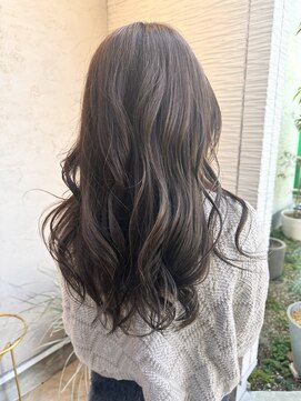 ランフィー(ramphy) 赤味を抑えたハイライトたっぷりのグレージュヘア◎