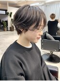 暗髪ハンサムショート　グレージュ