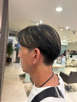 エヌアンドエーコンティ(N&A CONTi) 大人メンズの毛流れセンターパート×メッシュカラー ブリーチ