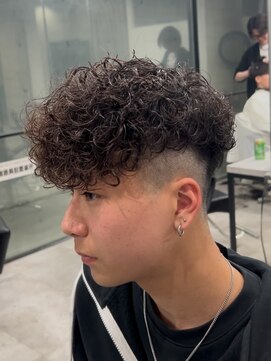 イーラ(era) スペインカール　ツイストスパイラル眉カットメンズパーマ