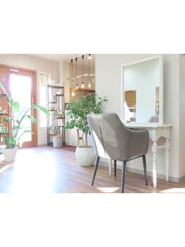 －女性同士だからこそ相談しやすい。髪や頭皮のお悩みを丁寧にカウンセリングし最適なケアをご提案－