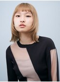 小顔似合わせ顔まわりレイヤーカットうる艶ブロンドベージュボブ