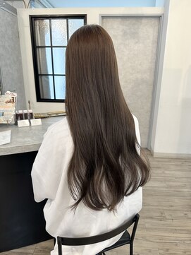 ヴィサージュバスク(VISAGE ba.s.k) 透明感グレージュで叶える肌映えカラー◎