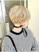 ハイトーンでより柔らかいショートボブ