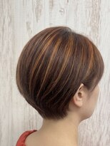 ナチュラ(Natur)&nbsp;しっかり筋感あり☆白髪ぼかしショートボブ