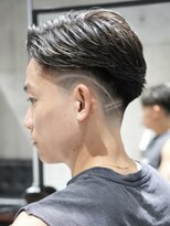 メッツ 原宿(METS)&nbsp;MEN'S/毛流れサイドパート×ラインアート/テーパーフェード