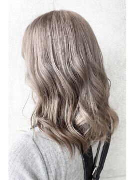 セル(CELL) ホワイト　ミルクティー