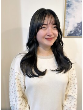 マリン(Marine) 20代30代ブルーブラック透明感カラーくびれレイヤー