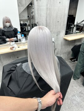 モニカ 栄店(MONIQA) ホワイトシルバー