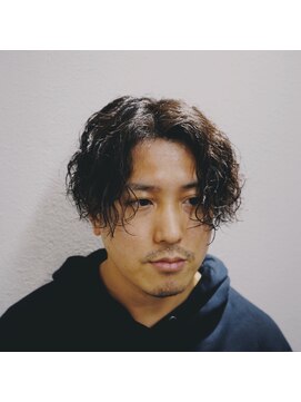 トルナーレ(tornare) ツイストスパイラルパーマ×センターパート