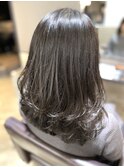 【Dans Dix ans】愛され小顔に見せるヘアスタイルは…顔回り勝負