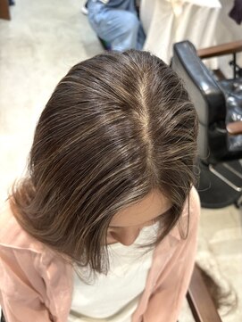 ルイ(ROUIS produced by LUCK 津田沼) ROUIS 津田沼 ナチュラル白髪ぼかしハイライト