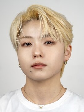 オーシャントーキョーオーバー 渋谷(OCEAN TOKYO OVER) センターパートフェザーパーマニュアンスパーマシャドウパーマ