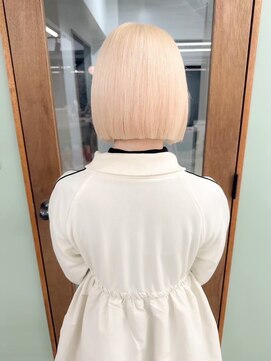 ヒビヲ 天神警固(HIBIO) ショートボブ切りっぱなしボブタッセルボブブリーチダブルカラー