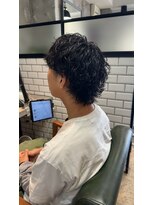 アルフレッド 瑞穂店(alfRed)&nbsp;襟足まで遊ばせる無造作ルーズパーマでつくるラフメンズヘア