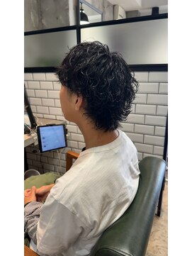 アルフレッド 瑞穂店(alfRed) 襟足まで遊ばせる無造作ルーズパーマでつくるラフメンズヘア