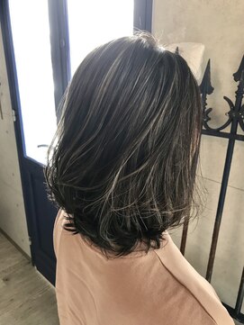 ブルー ド ロワ(BLEU de ROI) グレージュハイライト