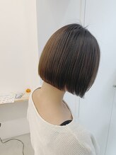 カット２ ▼首元のカットラインがポイント！小顔に見えて朝のセットも簡単なオシャレカット▼