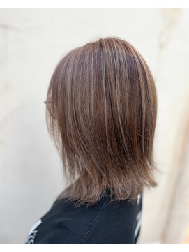 サーティーン(THIRTEEN) ハイライトで透明感ゲット！外ハネボブ(20代)