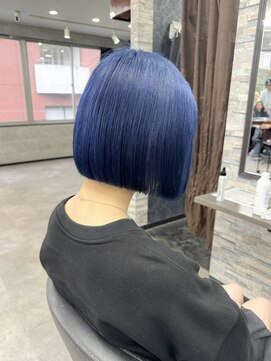 オズ 梅田店(OZ) ギャラクシーブルー/自然にうちに入るボブ