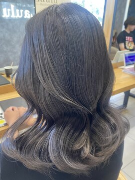 ラウル(Laulu) デザインカラー/レイヤーカット/ウェットヘア/オリーブベージュ