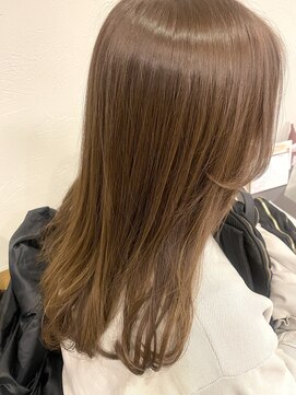 ジィップクリニカ(Zip clinica) ベージュカラー 担当近森