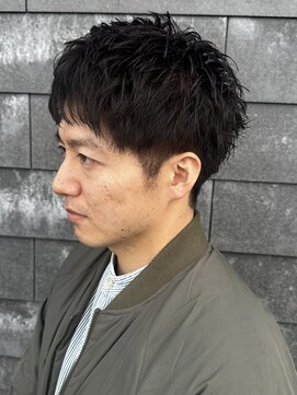 ヒュイル バイ ニアウ(Hwyl by Niau) メンズショートパーマニュアンスパーマ刈り上げ