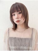 柔らかベージュ顔まわりレイヤーフルバング外はねロブ