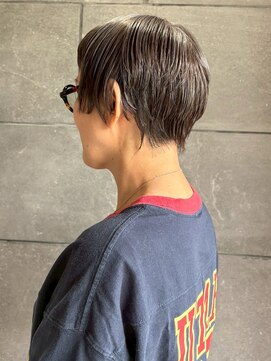 ディスコネクト(DISCO-N-NECT) シルバーグレージュ ショートカット 白髪ぼかしハイライトカラー