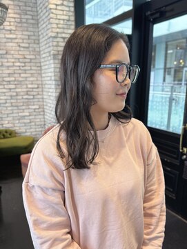 エン(YENN) 透明感あふれるアッシュブラウン