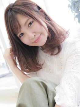 カラーやパーマで受けたダメージを内部から補修し、毛先まで潤う指通りと艶感を実現☆素髪のような美しさへ