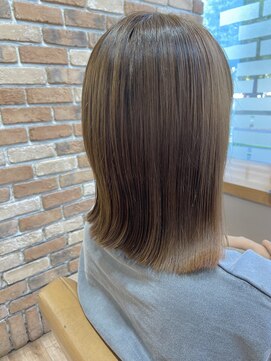 ヴィサージュクルー(VISAGE crew) 艶々な外ハネミディアムデザイン!