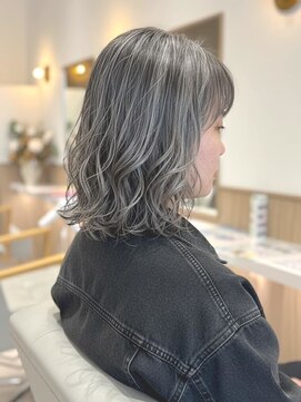 アビエブラン 若江岩田(abije blanc) シルバーグレージュ×外ハネミディ【若江岩田駅】