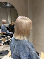 エラ(ere)&nbsp;ホワイトブロンド　ホワイトカラー　ミルクティーベージュ　ボブ