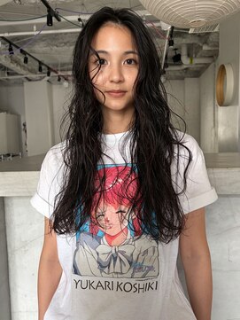 ルーム(Loom.) ロングウェーブ　レイヤーパーマ　地毛風カラー