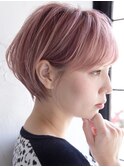 ピンクベージュ丸みショートボブマッシュブリーチダブルカラー