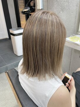 レイドバック(LAID BACK) ベージュハイライトで海外ヘアに☆20代30代40代　外国人風カラー