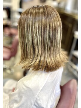 サーティエイト(38) ブリーチ/ハイライト/ダブルカラー/マットオリーブカラー/ボブ/