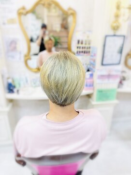 美容室 ティンカーベル ハイトーンカラー