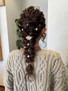 クロリ(Coloris) 編み下ろしヘアアレンジ