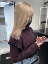 ココ 原宿(KOKO)&nbsp;10代/20代/くびれヘア/ニュアンスカラー/ホワイトグレージュ