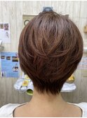 ピンクベージュ×丸みシルエットで柔らかく