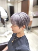 シルバーカラーショートヘア