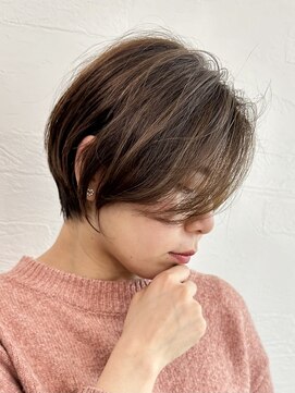 ルーム 荻窪(room) 大人ショートヘア白髪ぼかしハイライトくびれスタイル