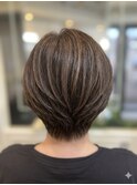 白髪染めから卒業!透明感と艶が蘇る「白髪ぼかし」