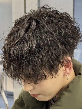 オーバル ジングウマエ(OVARL jingumae) 縦落ちツイストスパイラルパーマ