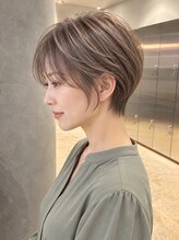 ヘネン(Hennenn)&nbsp;ショートグレージュ