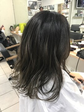 ペネロープ(Penelope) ハイライトグレー×セミロング